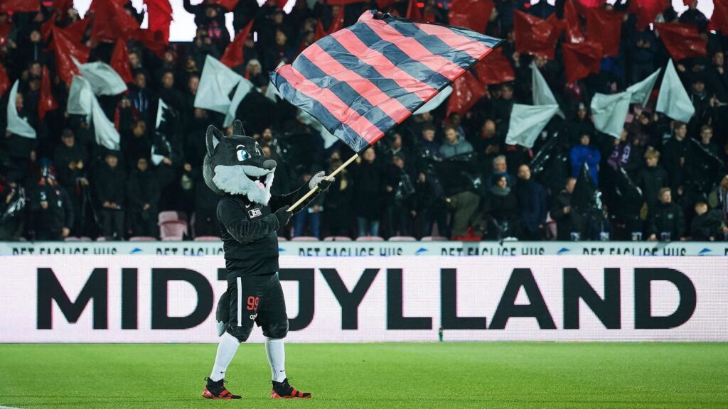 101119-FCK-Fans-Tifo-Lupus-Flag-1600x900-1