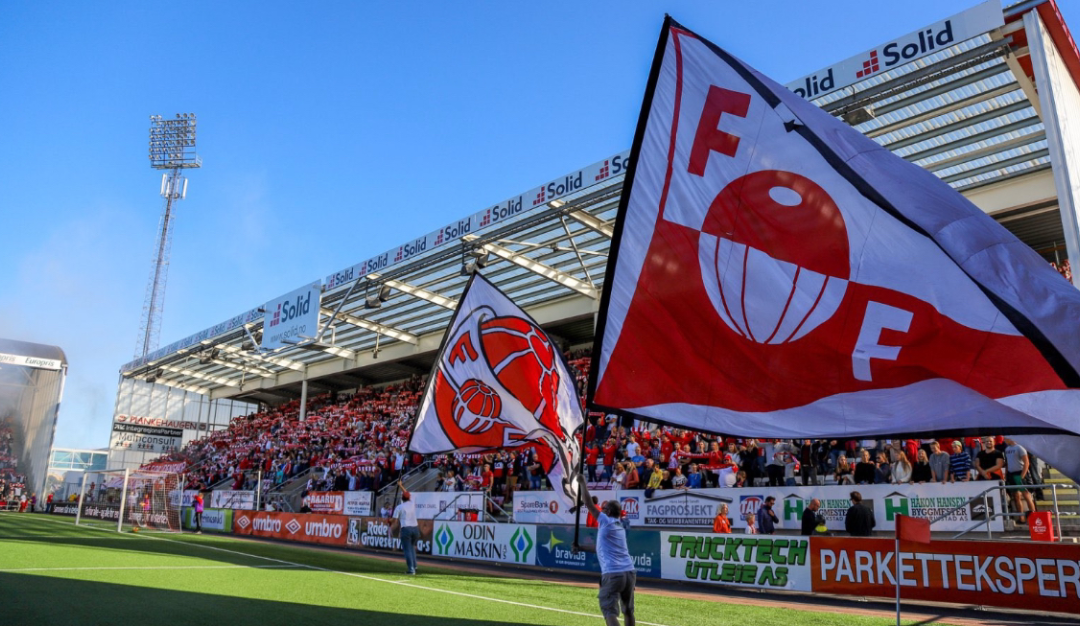 Optakt med Fredrikstad fan: To lignende tilgange til spillet mødes